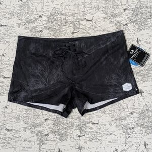 NWT Realtree Women's Black and Gray Fishing Pro Series Board Shorts Size Medium